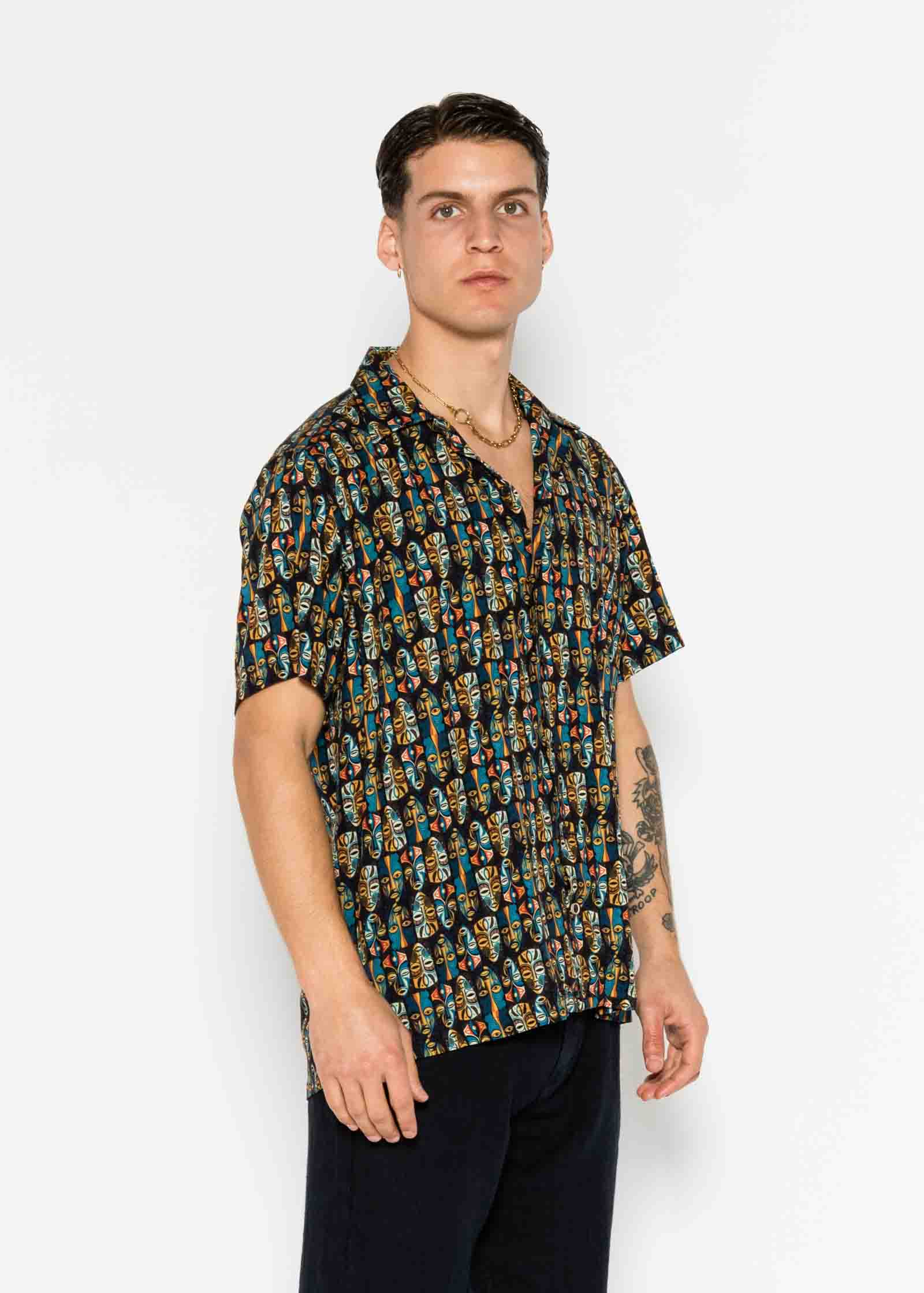 CAMISA M/C BOWLING VISCOSA TRIBAL